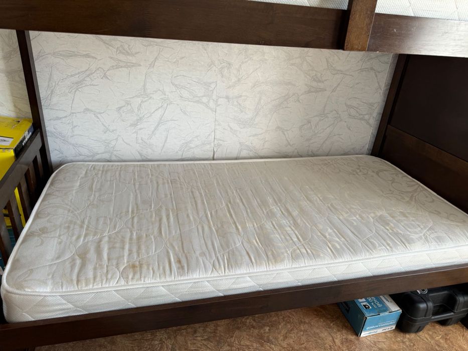 Двухъярусная кровать