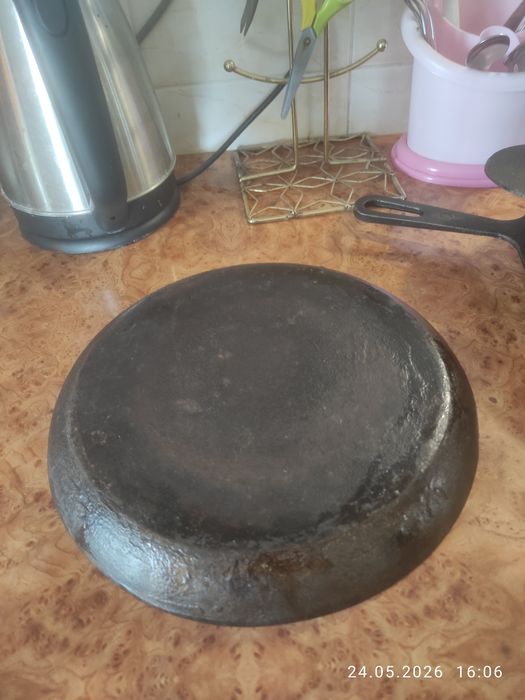 Продам чугунные сковородки СССР