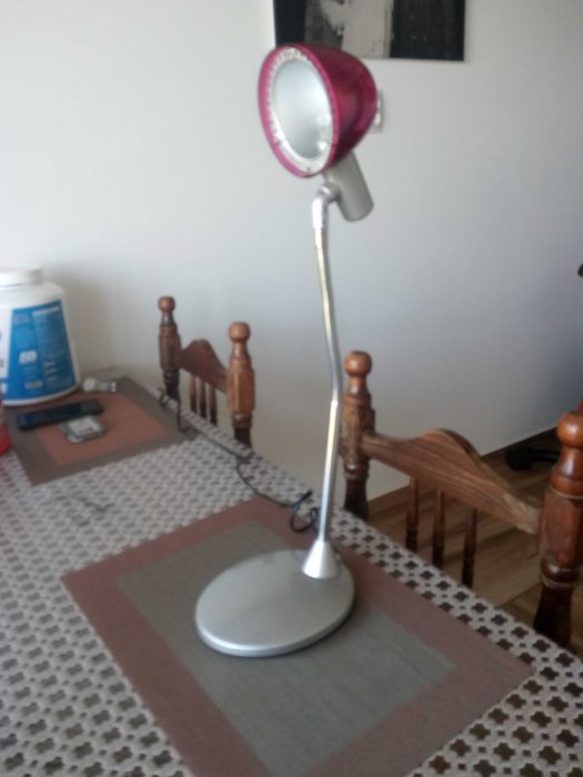 Стилна и красива ,настолналампа.