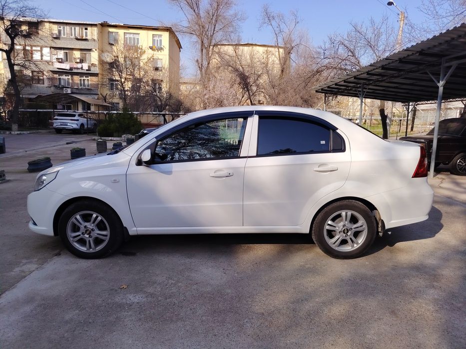 Продам свою нексия 3 автомат