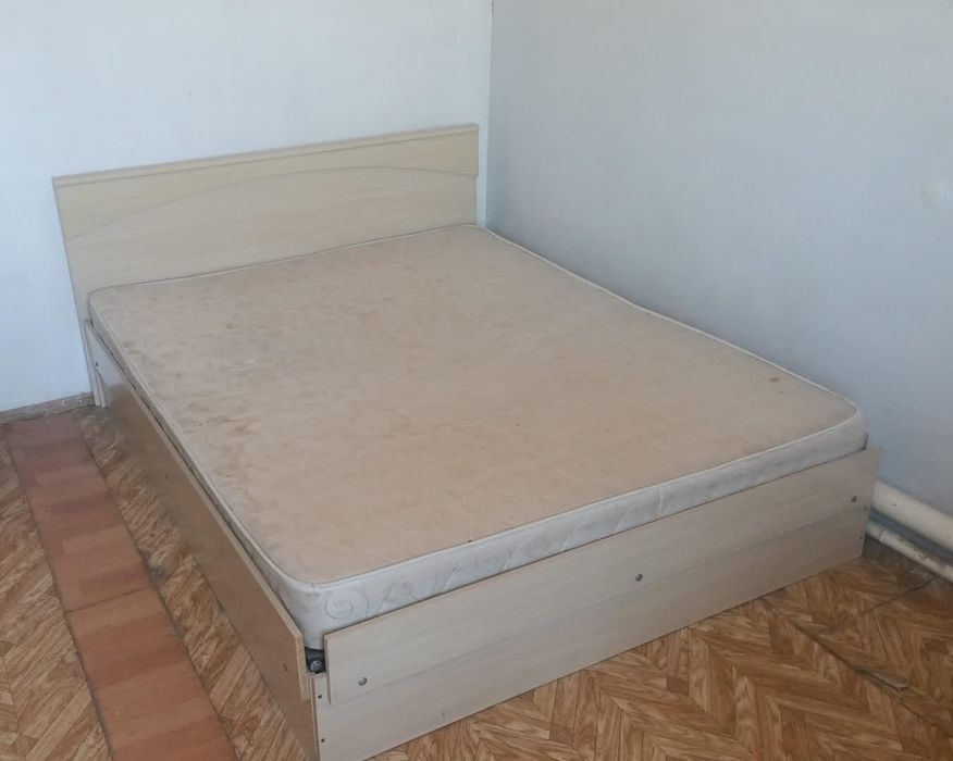 Продам 2 спальную кровать
