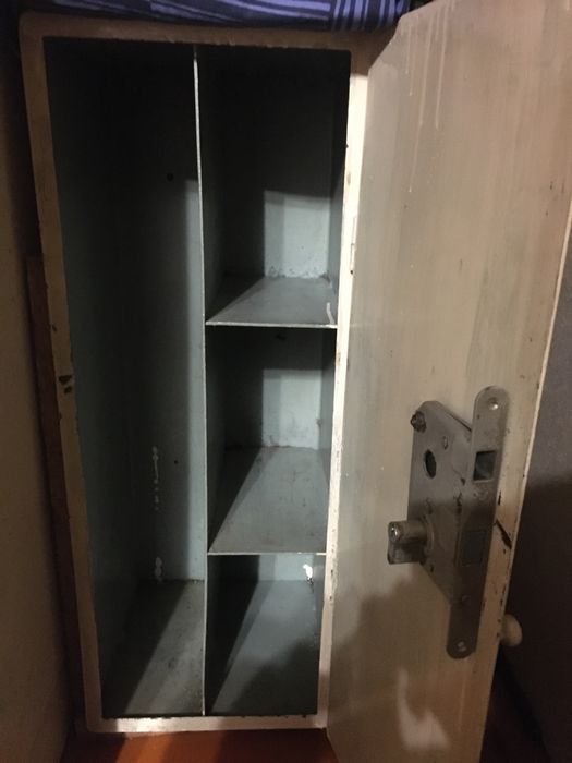 Железный шкаф для хранения