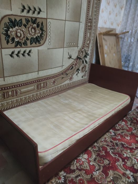 Кровать,односпалка,деревянная