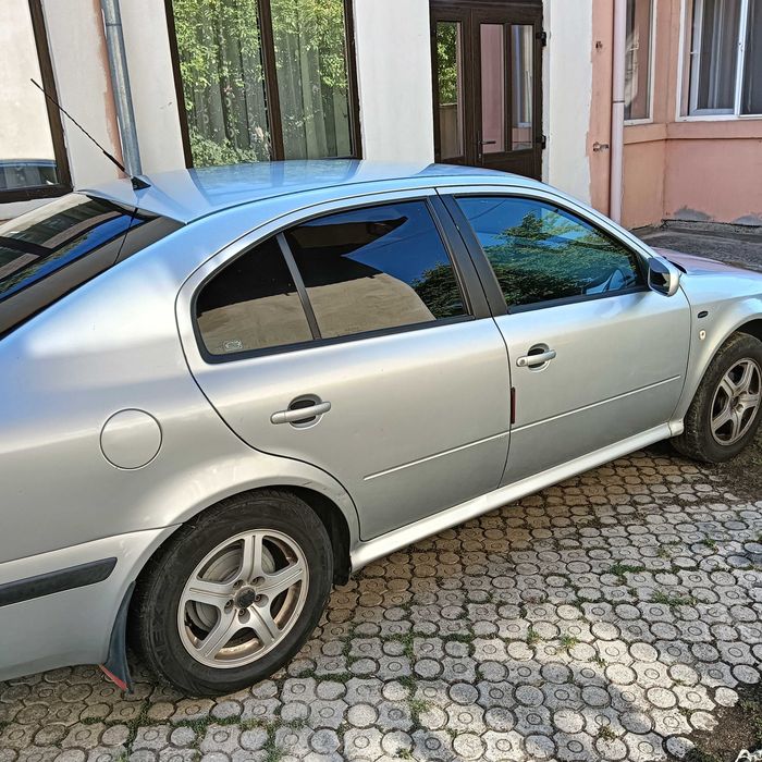 Vând Skoda Octavia 1,6 benzină