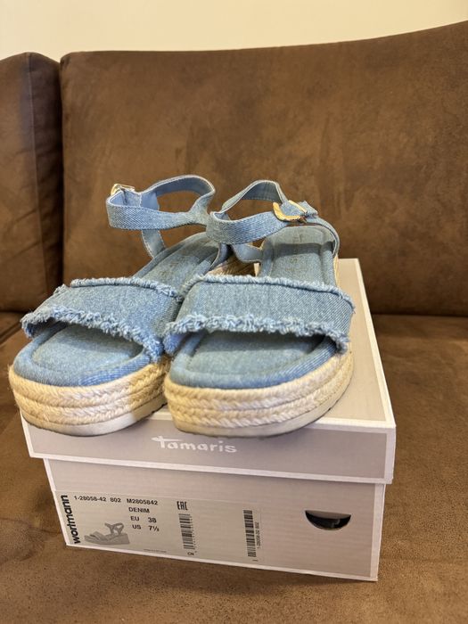 Сандали на платформа Tamaris