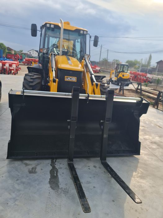 Inchiriez buldoexcavator,miniexcavator, manitou incarcator telescopic