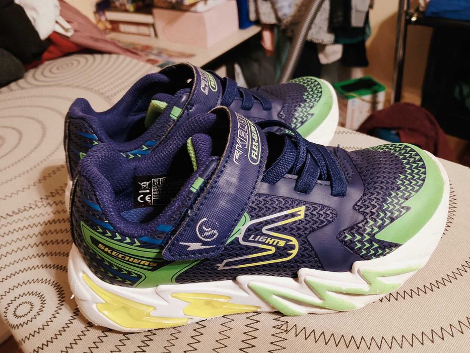 светещи маратонки Skechers