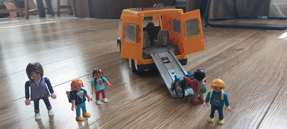 Playmobil City Life - Masina scolara