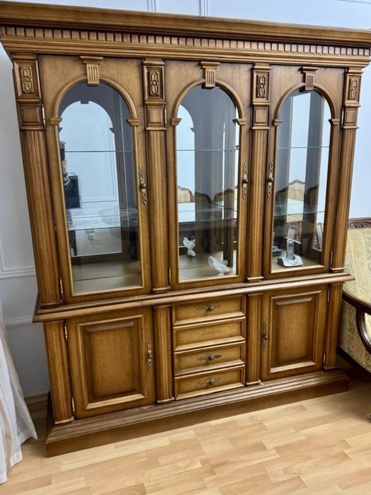 Роскошная турецкая витрина (сервант) для гостиной