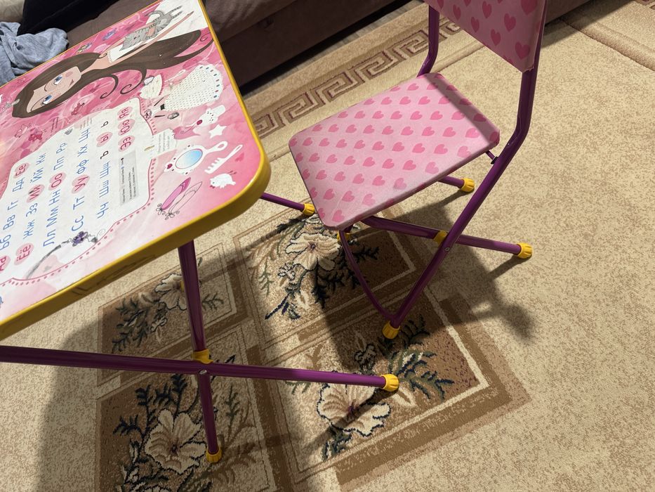 Десткий столик и стульчик