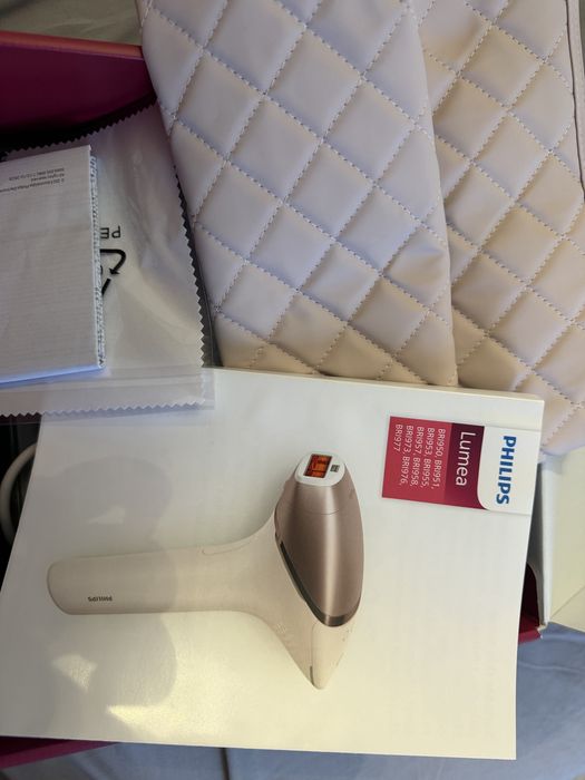 Epilator Philips Lumea seria 9900 BRI977/100