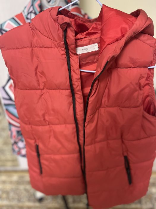 Безрукавки в отличном состояние