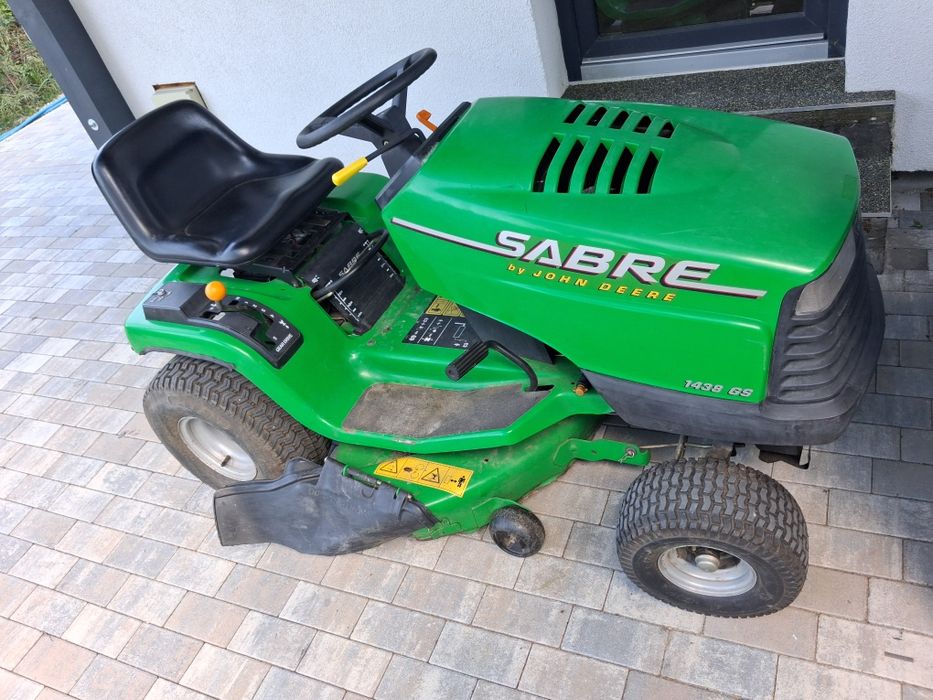 Vând tractoraș de tuns iarbă