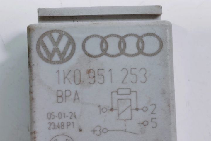 Releu 449  1K0951253 Volkswagen VW Golf a 5-a generatie