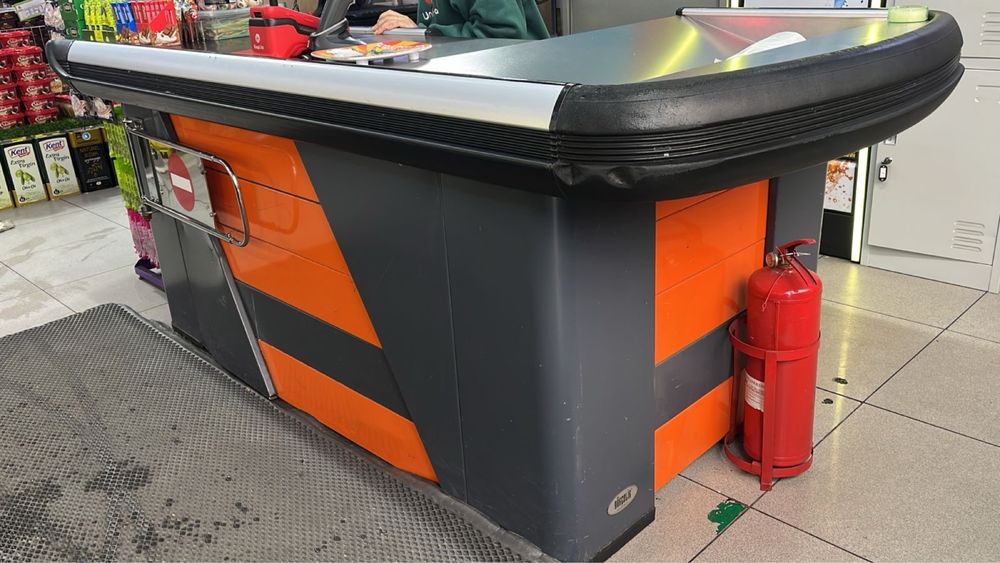 Кассавый бокс [ кассовый стол]