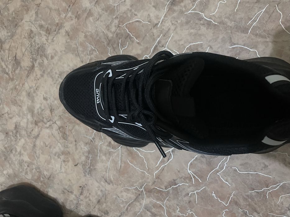 Продам кроссовки новые!