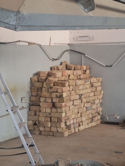 Керпич 1.5. Пишик гишт срочна сотилади