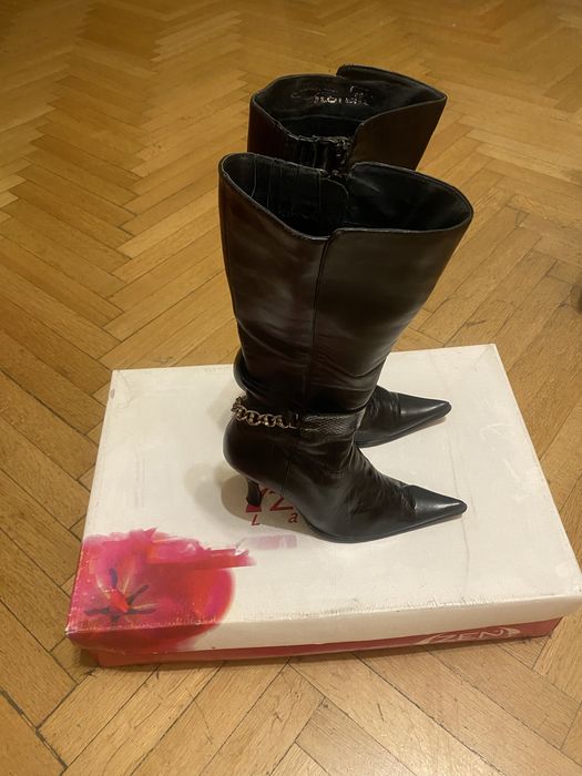 Продавам ботуши, висок ток, черни, 36 номер,