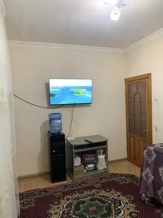 Беруний метро 2 хона квартира 80 квадратли сотилади.