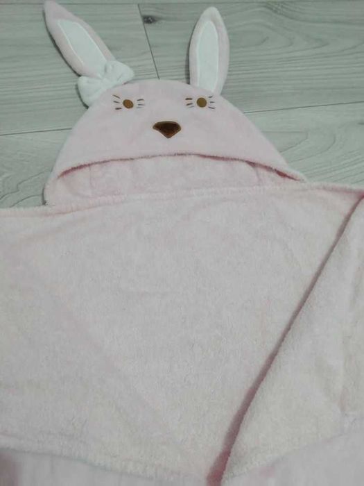 Prosop de baie pufos tip pătură roz model iepuras pentru copii