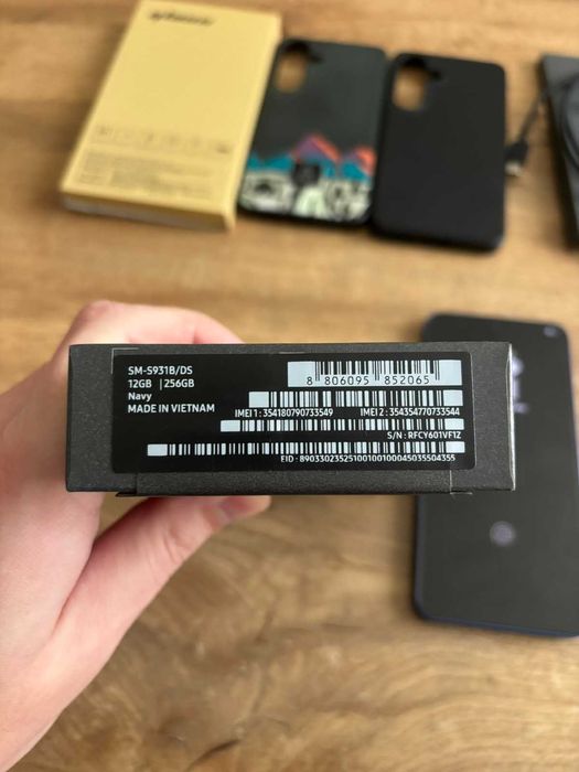 Samsung Galaxy S25 12/256GB Navy Оставаща гаранция!