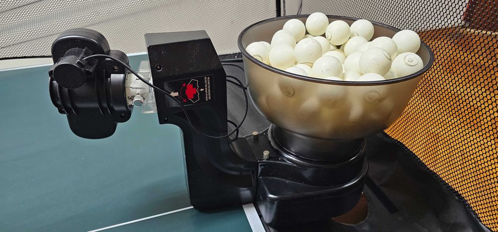 Робот за тенис на маса - тренажор