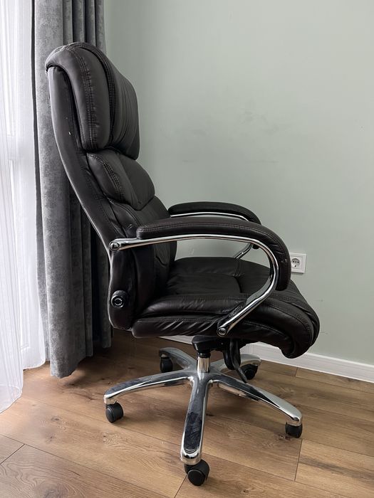 Президетски стол от кожа