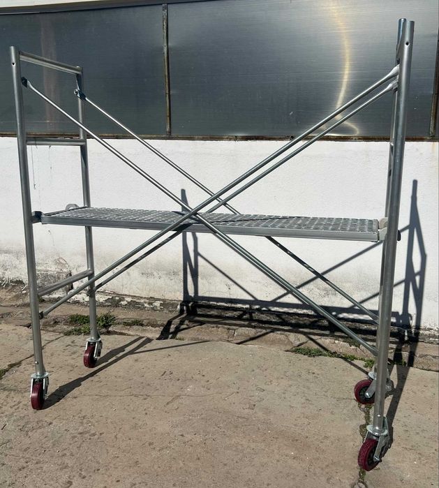 Мобилно скеле на колела