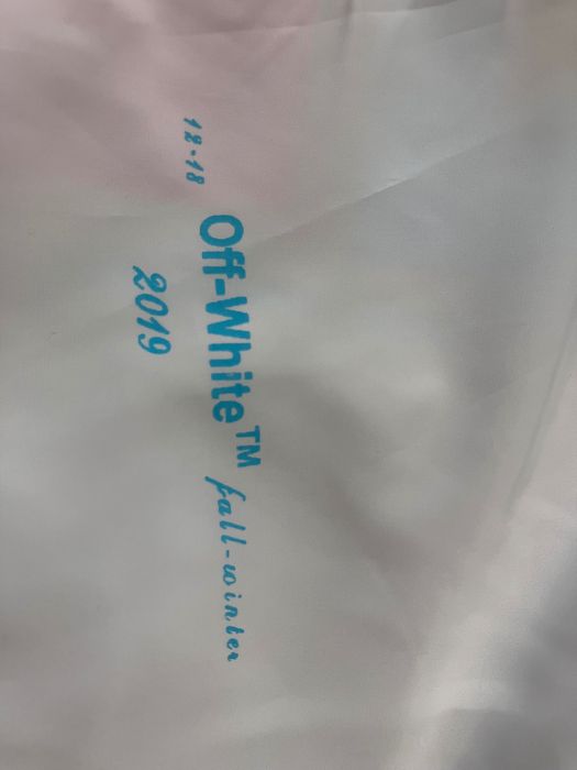Off white L мъжка ветровка