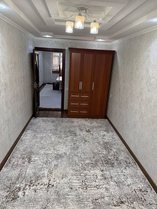 Квартира сдаётся 3км 1этаж  напротив узгазойл