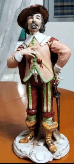 Фарфоровые статуэтки три мушкетера