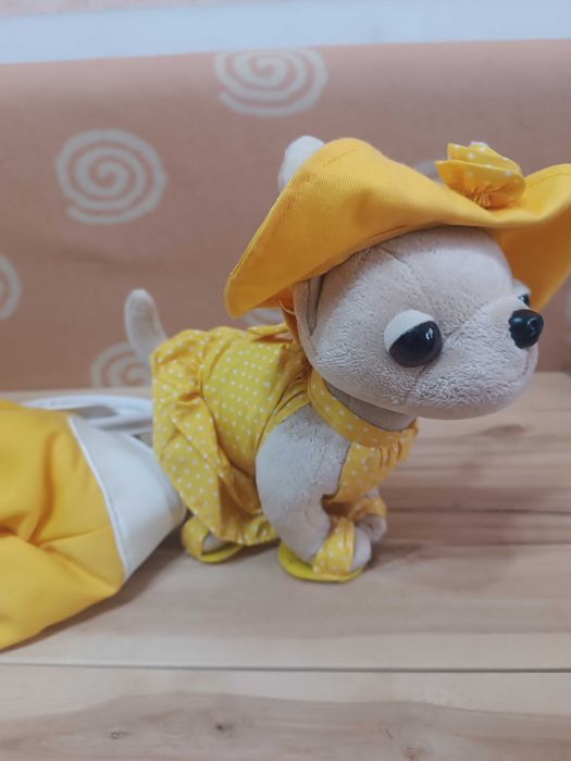 Игрушка чихуахуа в сумочке