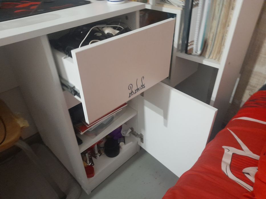 Прлдам письменный стол