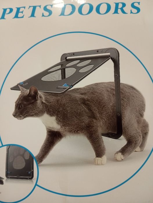 Дверь для домашних животных.