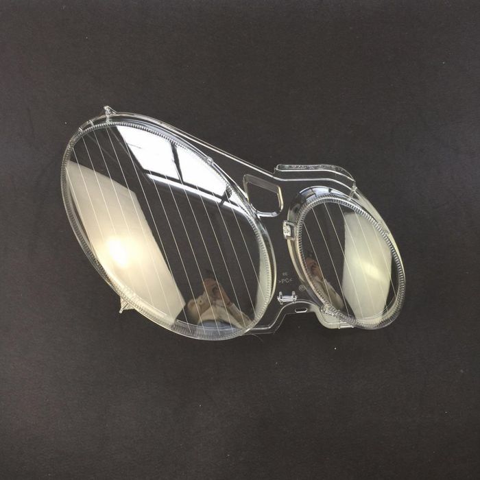 Стекло фар Mersedes W211