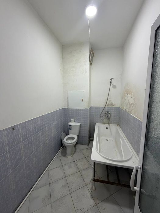 Срочна сотилади иззат кучасида  уй 1хона 42кв/м