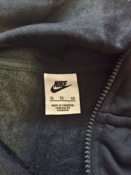 Vând trenig nou NIKE  MADE IN  CAMBODIA  XL