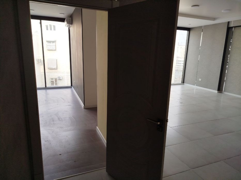 Офис 85м2 со своим санузлом в Бц Ор.Мост Аэропорт