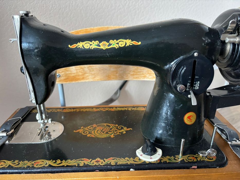 Швейная ручная машинка, б/у.