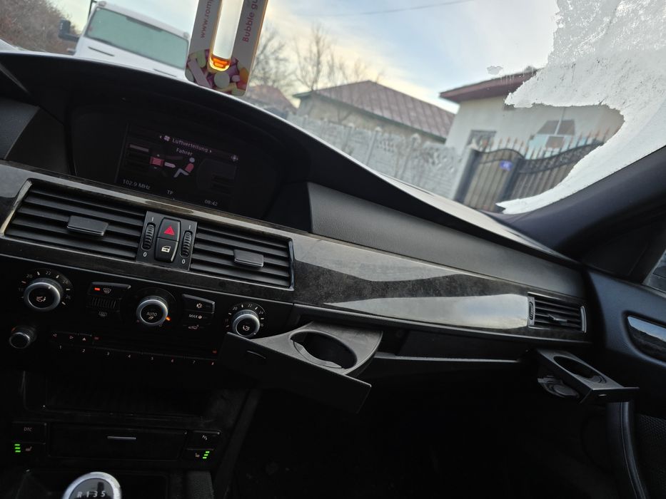 Bmw e60-An- 2009
-Motor- 2.0 d 177 cai
- Cutie manuală 
-Kit M pus de