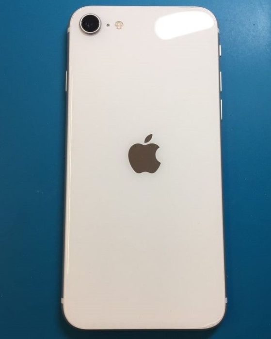 iPhone se2020 в отличном сост
