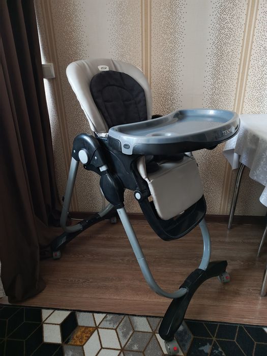 Продам стульчик для кормления.