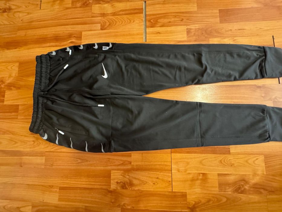 Pantaloni , tricouri nike , parfumuri , caciuli