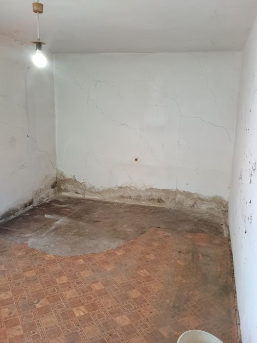 Къща с двор с.Изворско