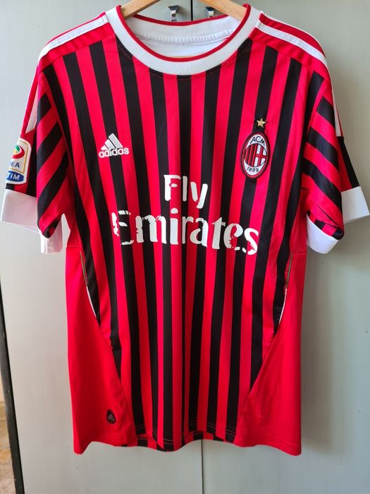 Тениска adidas, шорти, долнище Puma, зимна шапка на AC Milan Милан