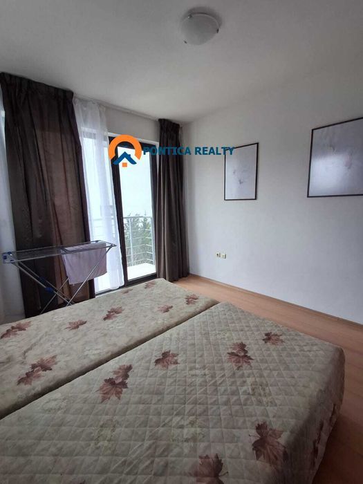 Тристаен с гледка море в Свети Влас