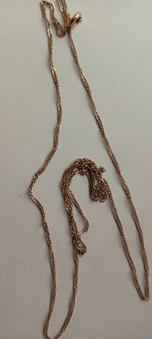 Продам две золотые цепочки.