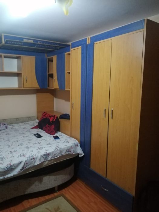 Vînd dormitor tineret in stare f buna