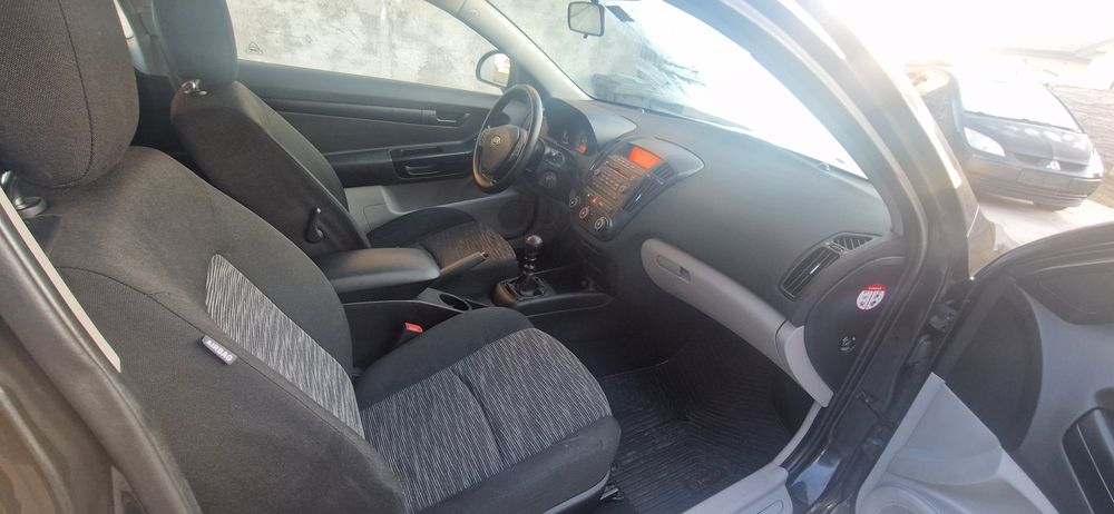 Se vinde Fără schimburi sau variante kia cee.d 2008 benzina