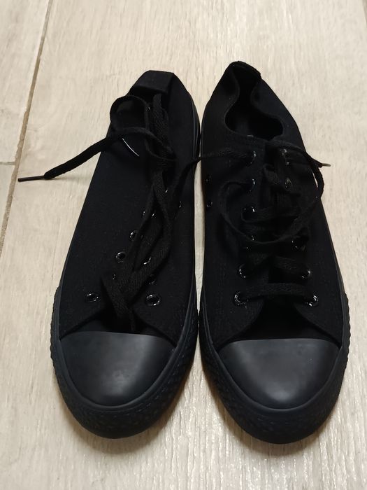 Продавам unisex кецове Converse 42 номер